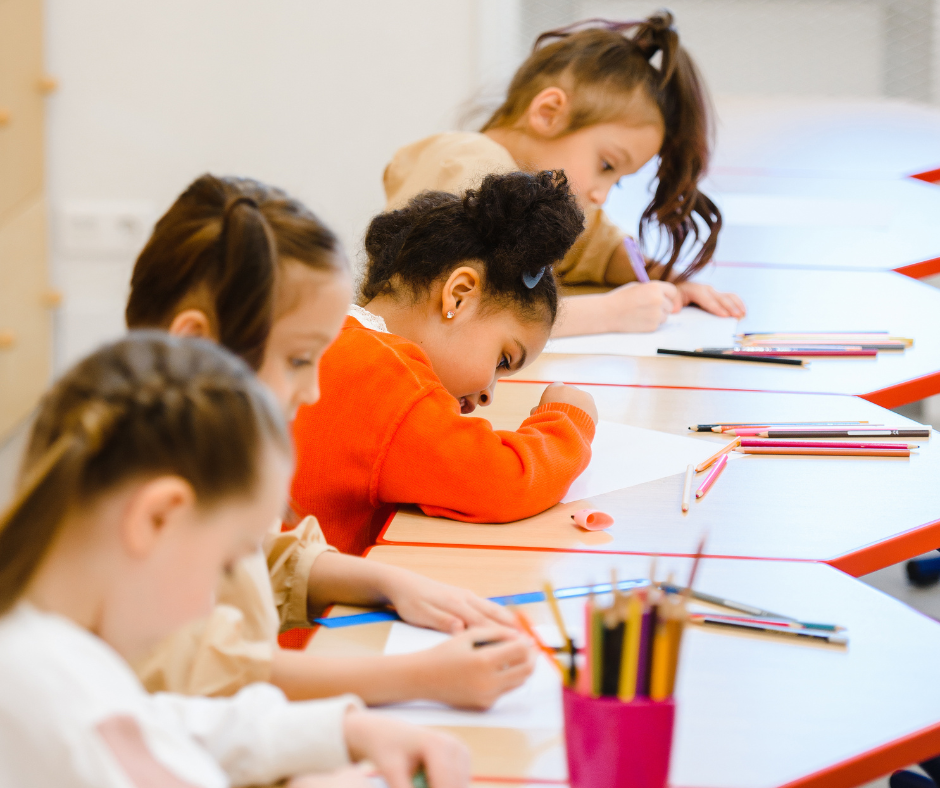 تعليم اللغة الإنجليزية للأطفال في أكاديمية الصفوة